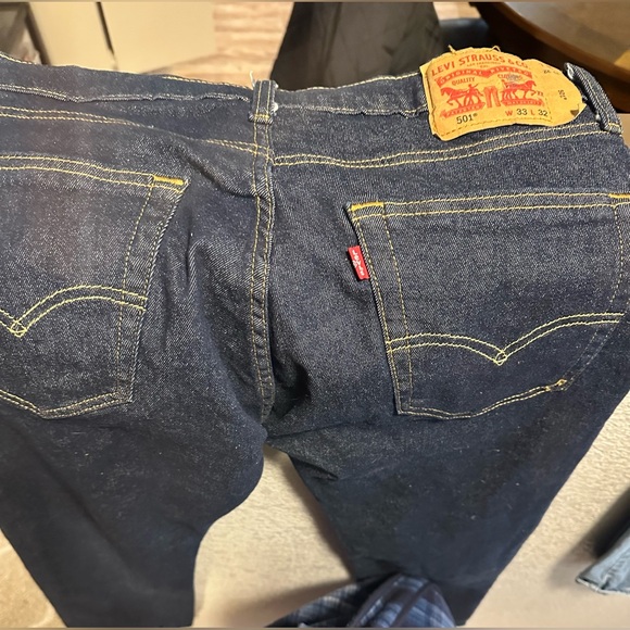 Levi’s 501 33x32 like new condition. Button fly in excellent condition - Picture 1 of 3